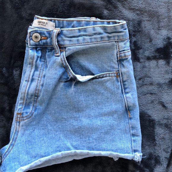 Cut-off Style Denim Shorts - Picture 4 of 6